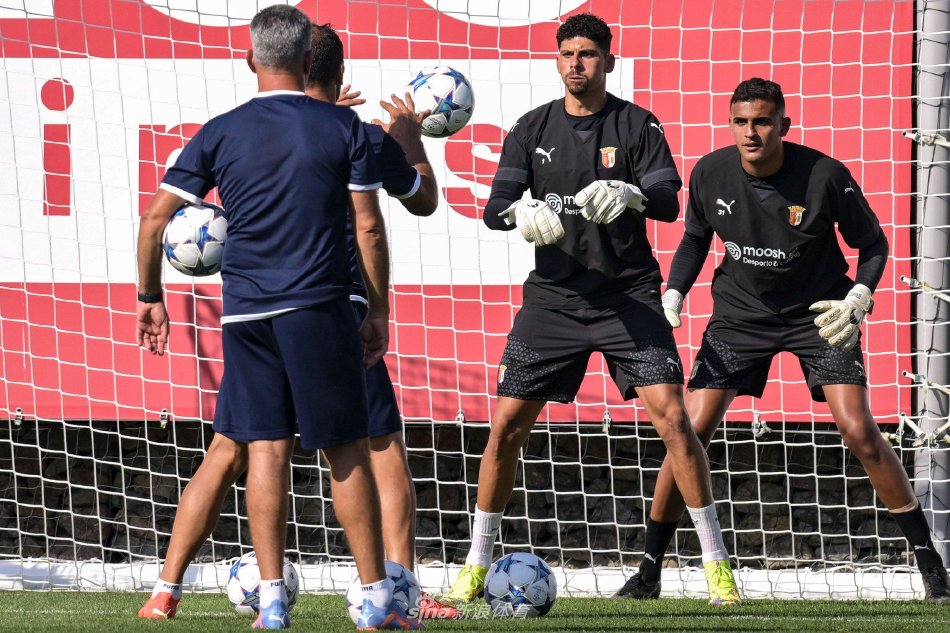 轻球员树立 轻球员树立